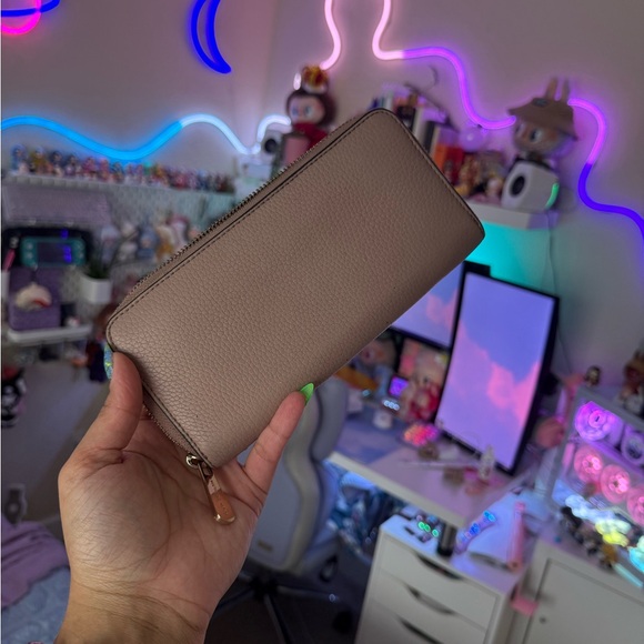 Sold - Picture 2 of 10